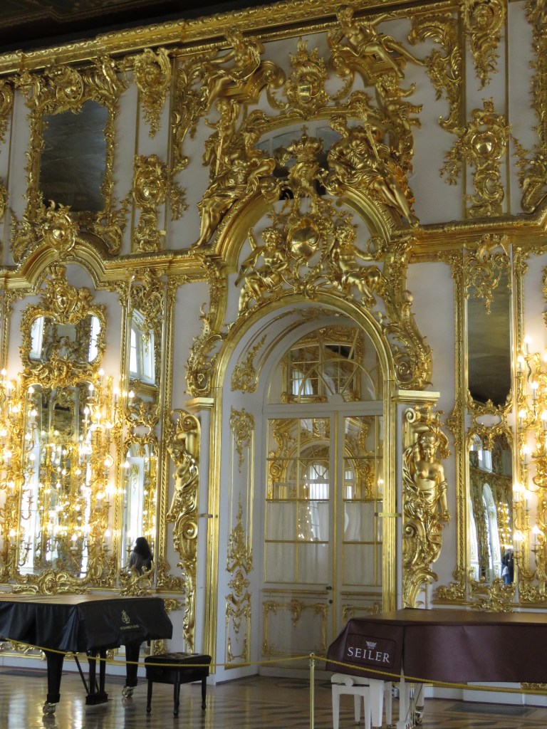 catherine_palace_closeup_gold_filigree_ballroom