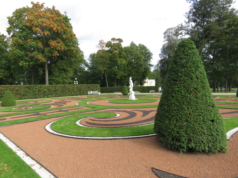 catherine_palace_ornate_pebbles_garden
