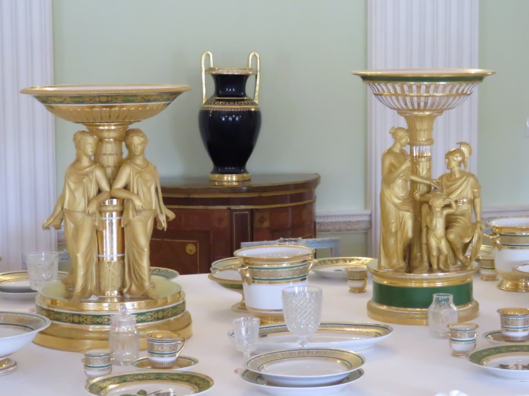 pavlovsk_closeup_dishes