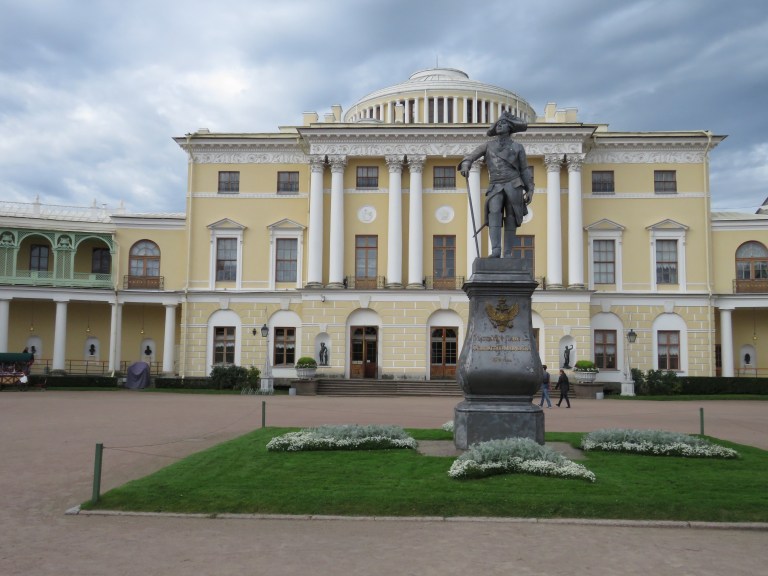 pavlovsk_frontal_view