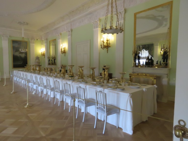 pavlovsk_green_dining_room