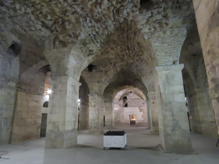 split_palace_vaults_white