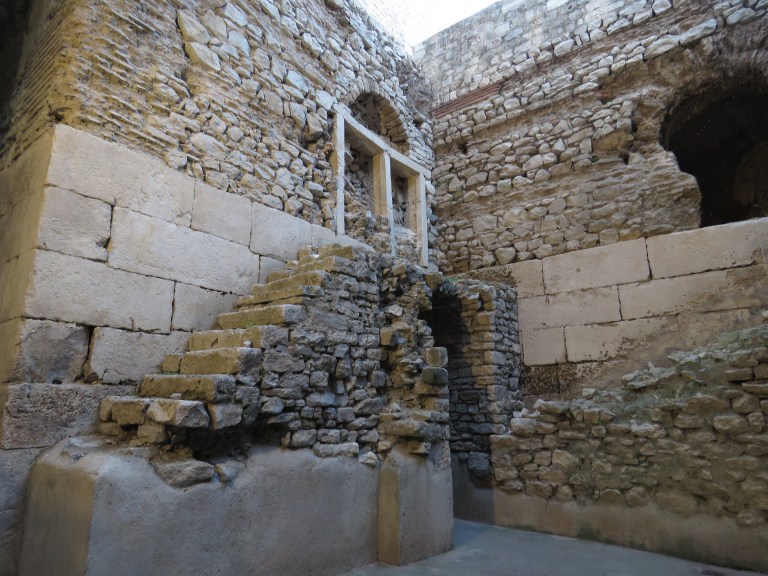 split_palace_windows_bricks