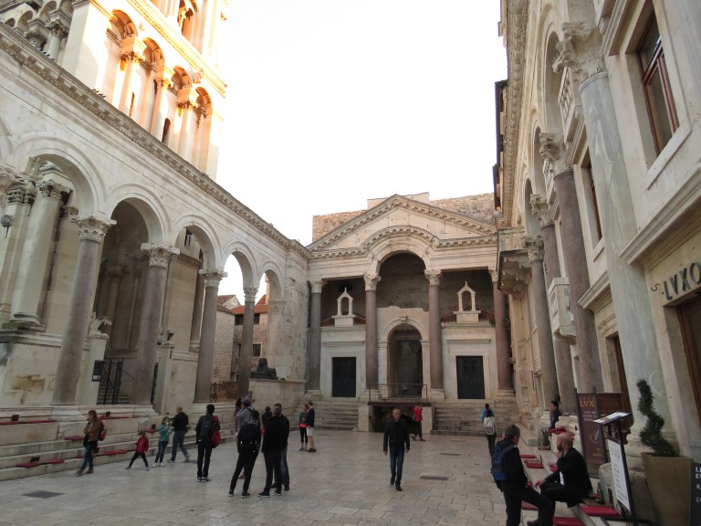 split_peristyle_closer