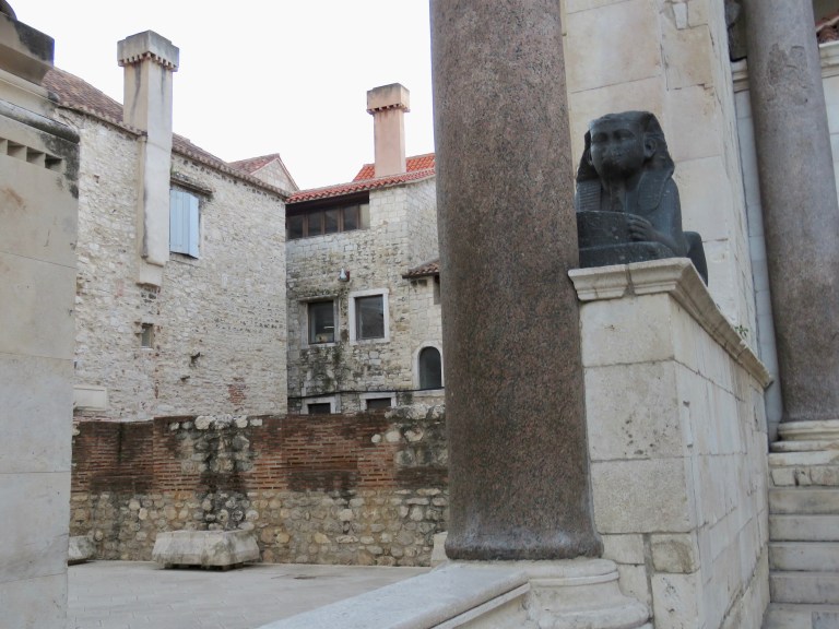 split_peristyle_sphinx