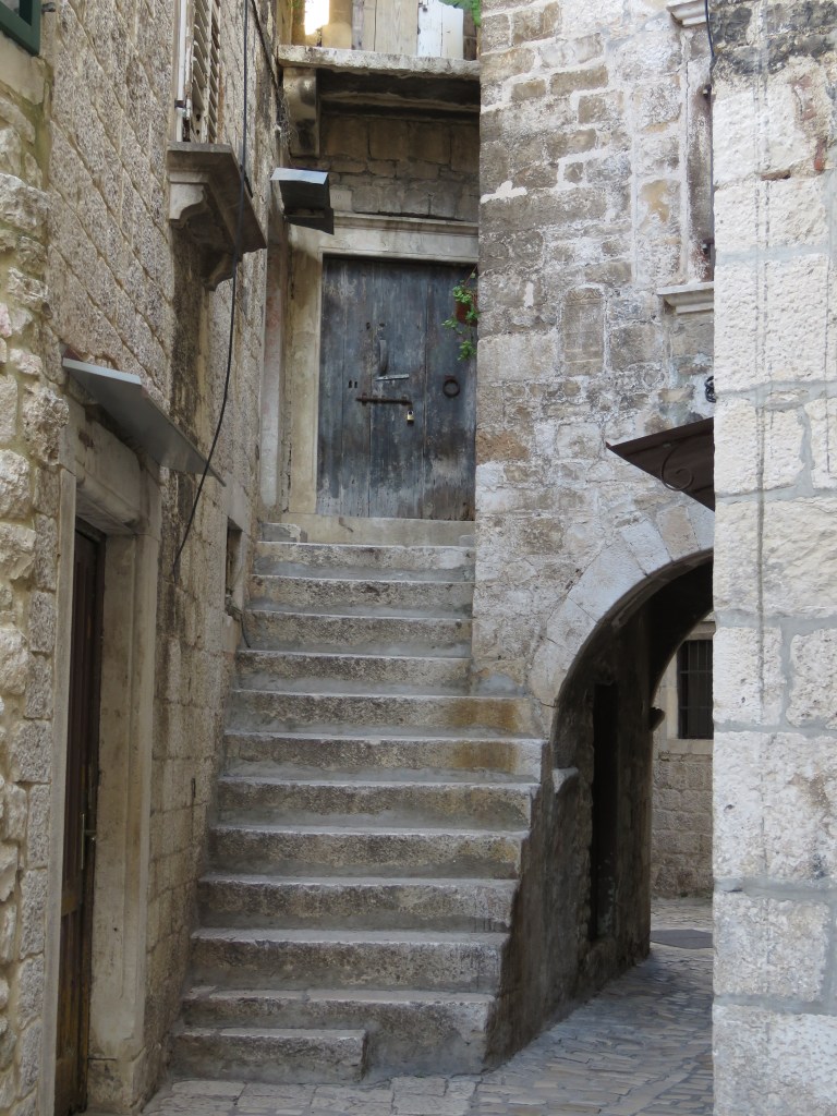 trogir_doorway