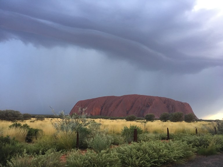 uluru_storm_front_line