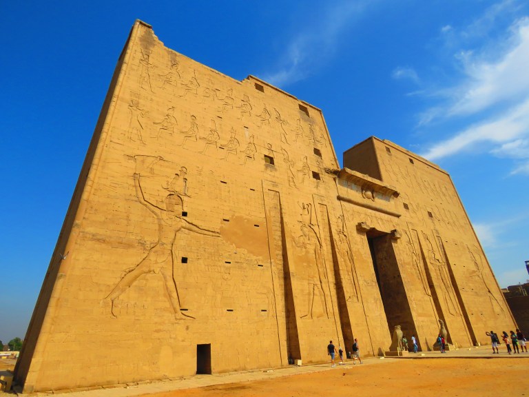 EDFU_BIG_WALLS