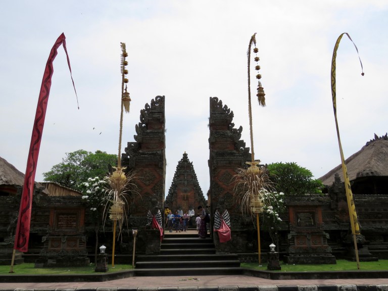 ubud_temple_front